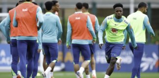 vinicius-junior-diz-que-selecao-evolui-sob-comando-de-carlo-ancelotti