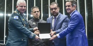 congresso-homenageia-policiais-mortos-durante-a-operacao-contencao