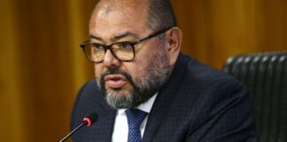 pf-aponta-ex-ministro-de-bolsonaro-como-pilar-institucional-de-desvios