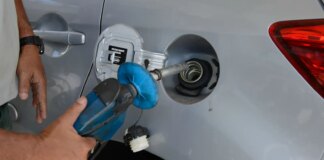 justica-proibe-posto-de-exigir-que-mulher-trabalhe-de-legging