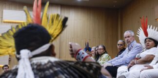 apos-protesto,-indigenas-munduruku-sao-recebidos-por-presidente-da-cop
