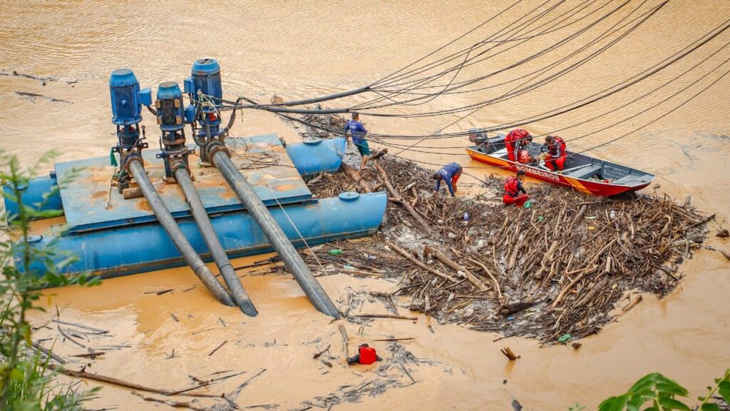 defesa-civil-municipal-emite-alerta-amarelo-apos-rapida-subida-do-rio-acre-e-grande-fluxo-de-balseiros