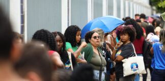 enem-2025:-candidatos-fazem-provas-do-segundo-dia-ate-18h30