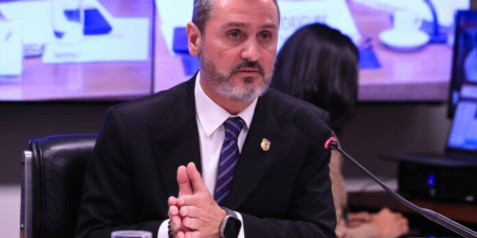 em-cpi,-pf-pede-aumento-de-38%-em-orcamento-e-sugere-dobrar-efetivo em-cpi,-pf-pede-aumento-de-38%-em-orcamento-e-sugere-dobrar-efetivo