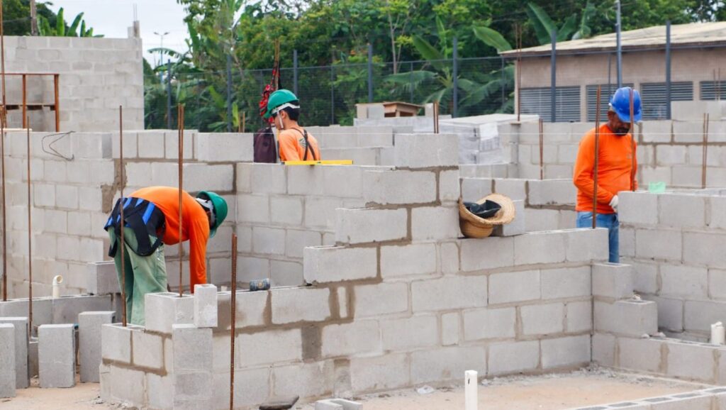 grande-volume-de-obras-da-prefeitura-faz-rio-branco-superar-media-nacional-na-reducao-do-desemprego,-aponta-ibge