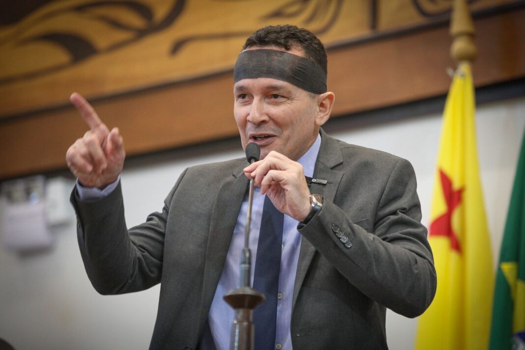 adailton-cruz-denuncia-tentativa-de-cerceamento-e-cobra-atualizacao-do-plano-de-carreira-da-saude