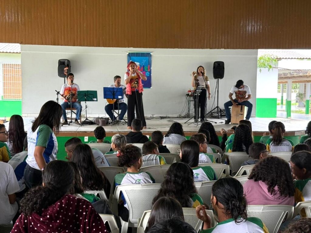 espetaculo-tons-da-resistencia-celebra-cultura-afrodescendente-e-fortalece-politica-de-educacao-antirracista-na-escola-serafim-da-silva-salgado