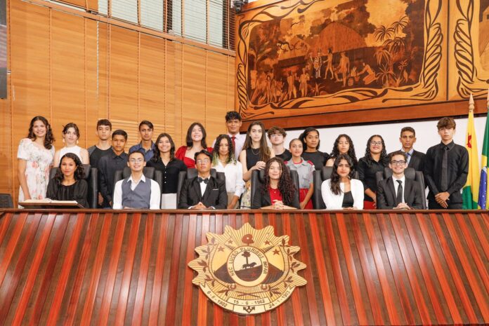 com-novo-modelo-de-inscricao,-programa-jovem-parlamentar-2025-amplia-participacao-e-leva-estudantes-de-14-municipios-ao-parlamento-acreano