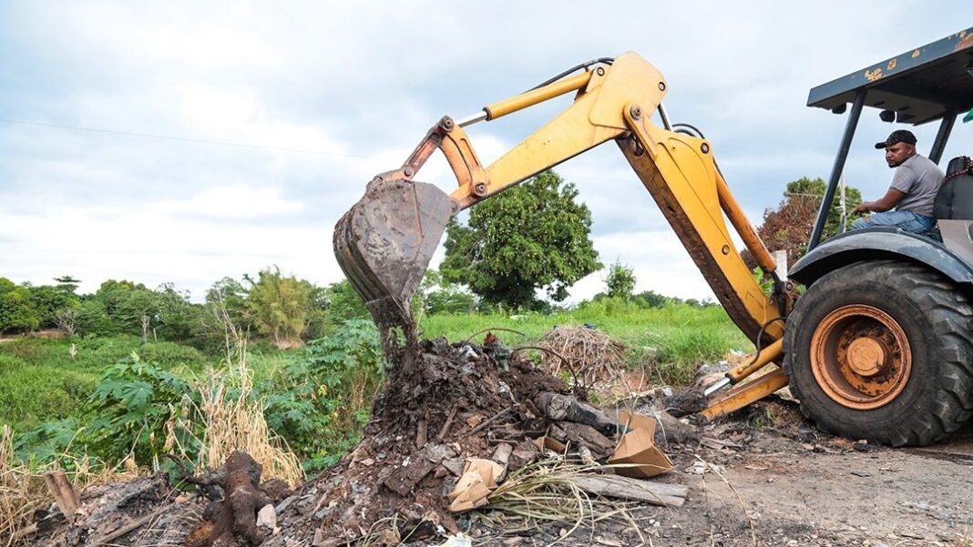prefeitura-de-rio-branco-realiza-limpeza-e-manutencao-no-bairro-cidade-nova