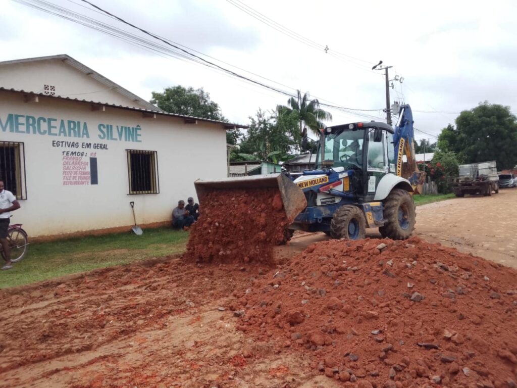 deracre-reforca-apoio-a-prefeitura-de-feijo-com-maquinarios-e-equipe-tecnica-na-manutencao-das-vias-urbanas
