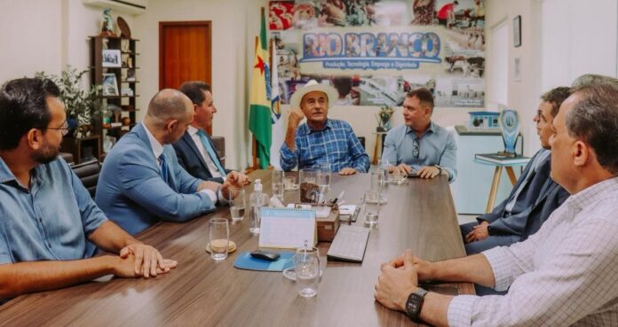 prefeito-tiao-bocalom-recebe-representantes-do-tribunal-de-justica-para-tratar-do-avanco-da-regularizacao-fundiaria-em-rio-branco