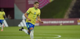 Brasil marca no último minuto e garante vaga na semi do Mundial Sub-17 brasil-marca-no-ultimo-minuto-e-garante-vaga-na-semi-do-mundial-sub-17