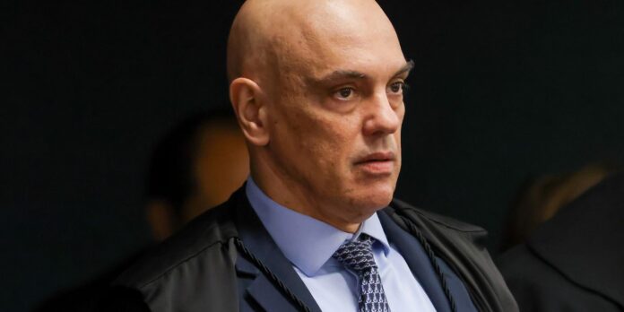 em-decisao,-moraes-cita-“eventual-tentativa-de-fuga”-de-bolsonaro
