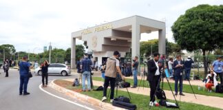 imprensa-mundial-noticia-a-prisao-do-ex-presidente-jair-bolsonaro