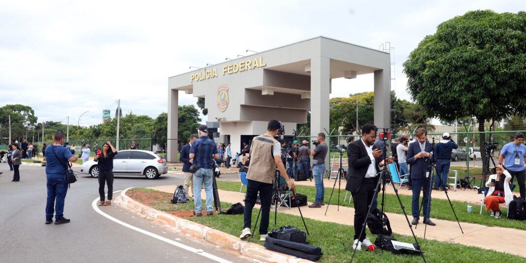 alexandre-de-moraes-autoriza-visita-de-michelle-a-jair-bolsonaro-na-pf