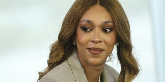 erika-hilton-acusa-nikolas-ferreira-de-usar-celular-perto-de-bolsonaro erika-hilton-acusa-nikolas-ferreira-de-usar-celular-perto-de-bolsonaro