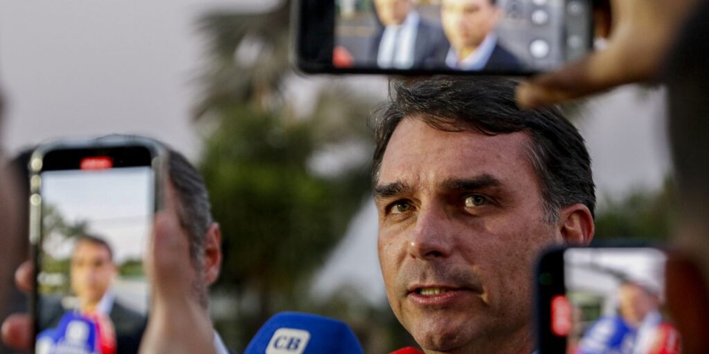 moraes-autoriza-a-visita-dos-filhos-de-bolsonaro-na-pf