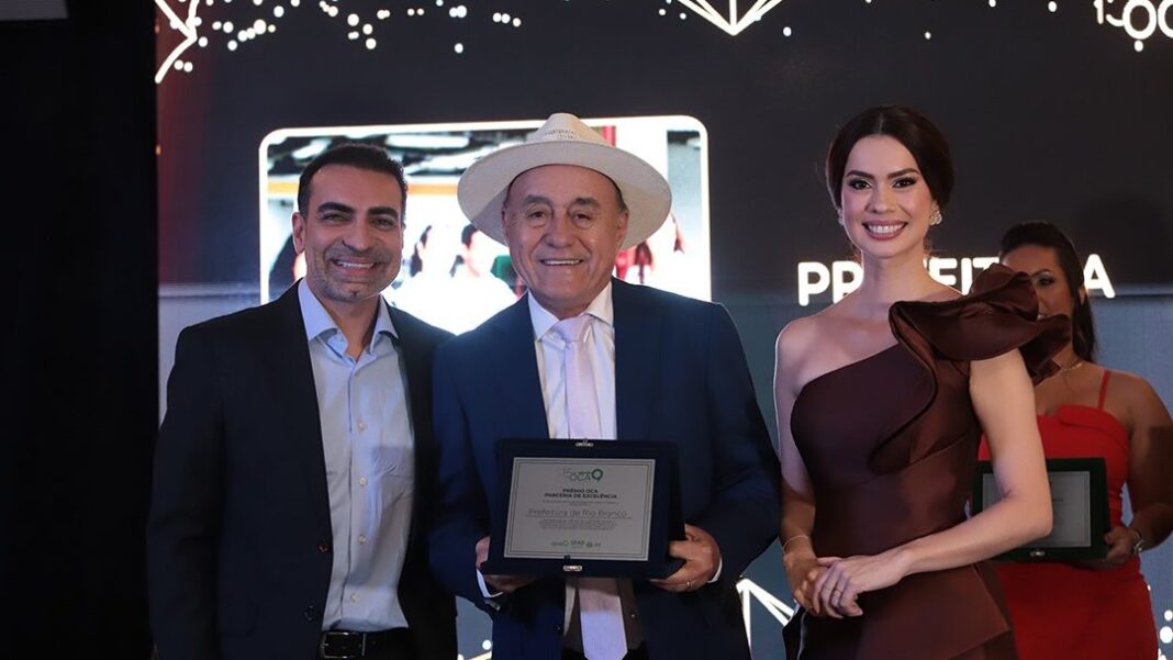 prefeitura-de-rio-branco-recebe-homenagem-inedita-na-categoria-“parceria-de-excelencia”