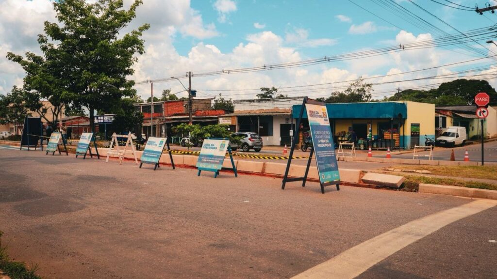 prefeitura-conclui-implantacao-de-dois-retornos-na-rua-valdomiro-lopes-para-aumentar-seguranca-viaria