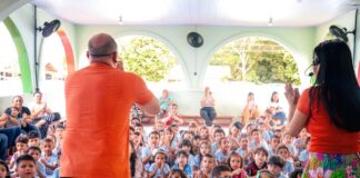 centro-de-multimeios-promove-espetaculo-tuk-tuk-para-criancas-da-escola-chrizarubina-leitao-abrahao