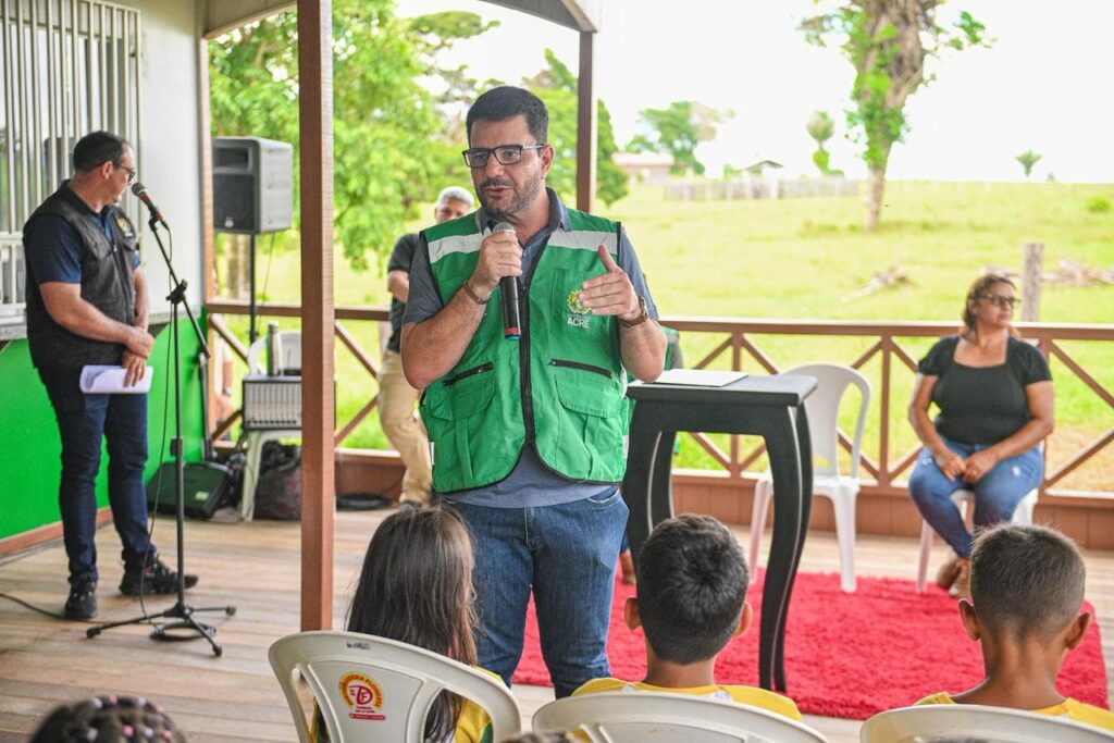 governador-anuncia-convocacao-de-mais-de-2,6-mil-servidores-aprovados-no-maior-concurso-da-educacao-a-partir-de-dezembro