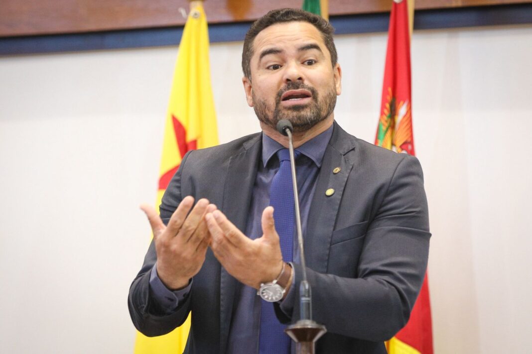 arlenilson-cunha-apresenta-indicacao-para-corrigir-lei-do-banco-de-horas-e-manifesta-apoio-ao-ex-presidente-bolsonaro-na-aleac