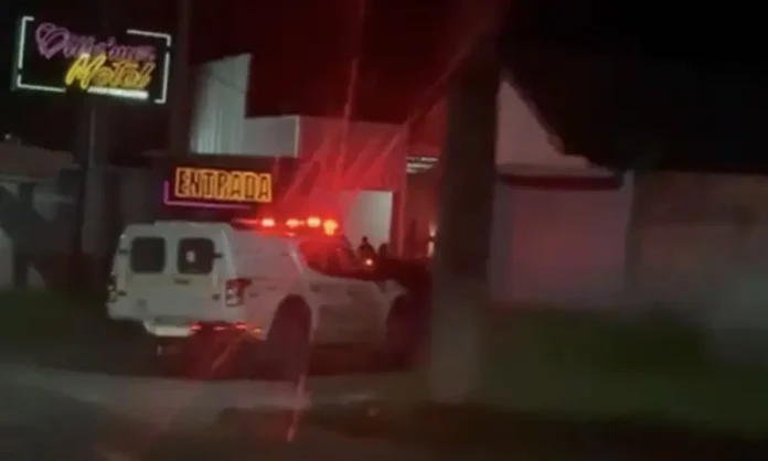 homem-embriagado-e-preso-pela-policia-militar-ao-tentar-se-esconder-em-motel