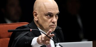 moraes-manda-bolsonaro-explicar-uso-de-celular-por-nikolas-em-visita