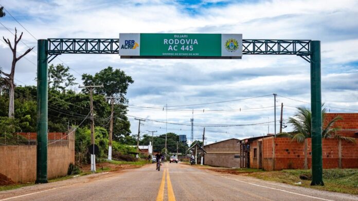 prefeito-de-rio-branco-prestigia-entrega-da-pavimentacao-asfaltica-da-ac-455