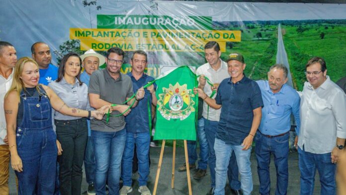 prefeito-de-rio-branco-prestigia-entrega-da-pavimentacao-asfaltica-da-ac-455