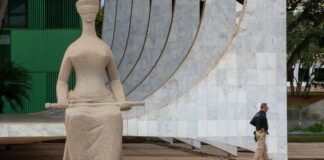 moraes-vota-para-condenar-cinco-pms-do-df-a-16-anos-de-prisao