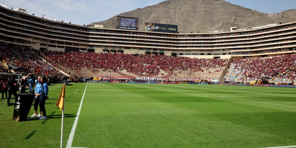 onibus-atrasa-e-final-da-libertadores-comecara-as-18h30-(de-brasilia)
