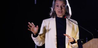 carmen-lucia:-“ditadura-e-como-erva-daninha-que-precisa-ser-cortada”