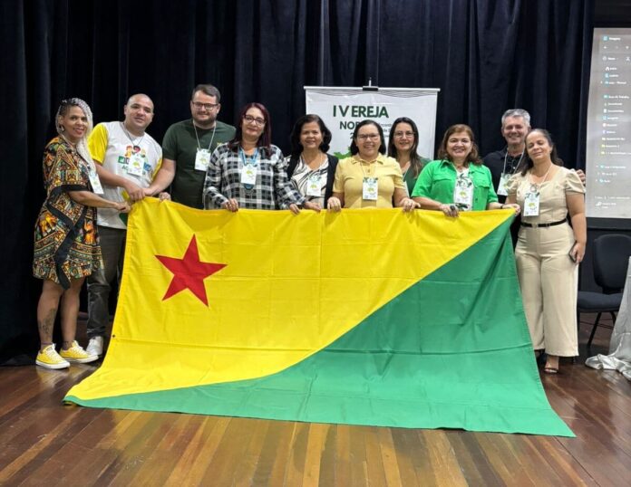 Acre fortalece políticas de Educação de Jovens e Adultos em encontro regional na Região Norte Representantes acreanos discutem experiências para melhorar educação no Acre. Foto: Cedida.