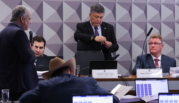 Brasília - 27/11/2025 - Reunião da Comissão Parlamentar Mista de Inquérito (CPMI) do INSS para ouvir o contador Mauro Palombo Concílio. Ele é responsável pela contabilidade de diversas empresas que, segundo a CPMI. Foto: Lula Marques/Agência Brasil