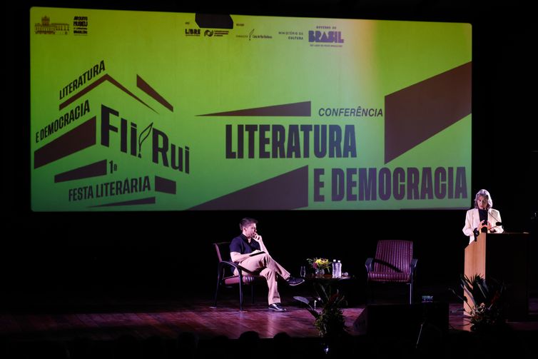 Rio de Janeiro (RJ), 29/11/2025 – A ministra do STF Carmen Lúcia fala sobre literatura e democracia na Festa Literária da Casa de Rui Barbosa. Foto: Fernando Frazão/Agência Brasil