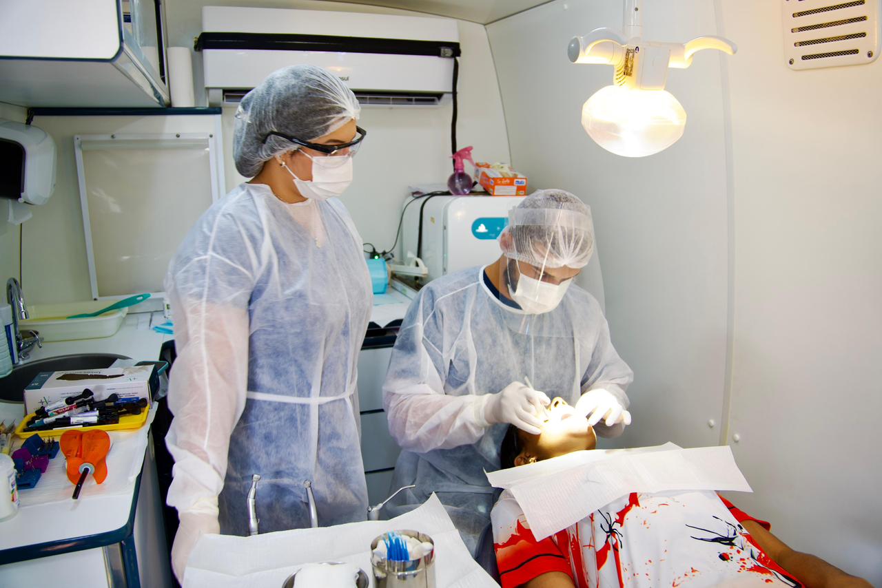 Foto de atendimento odontológico no Programa Saúde na Comunidade