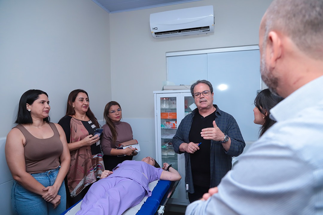 Foto da capacitação voltada para a inserção do Implanon em adolescentes
