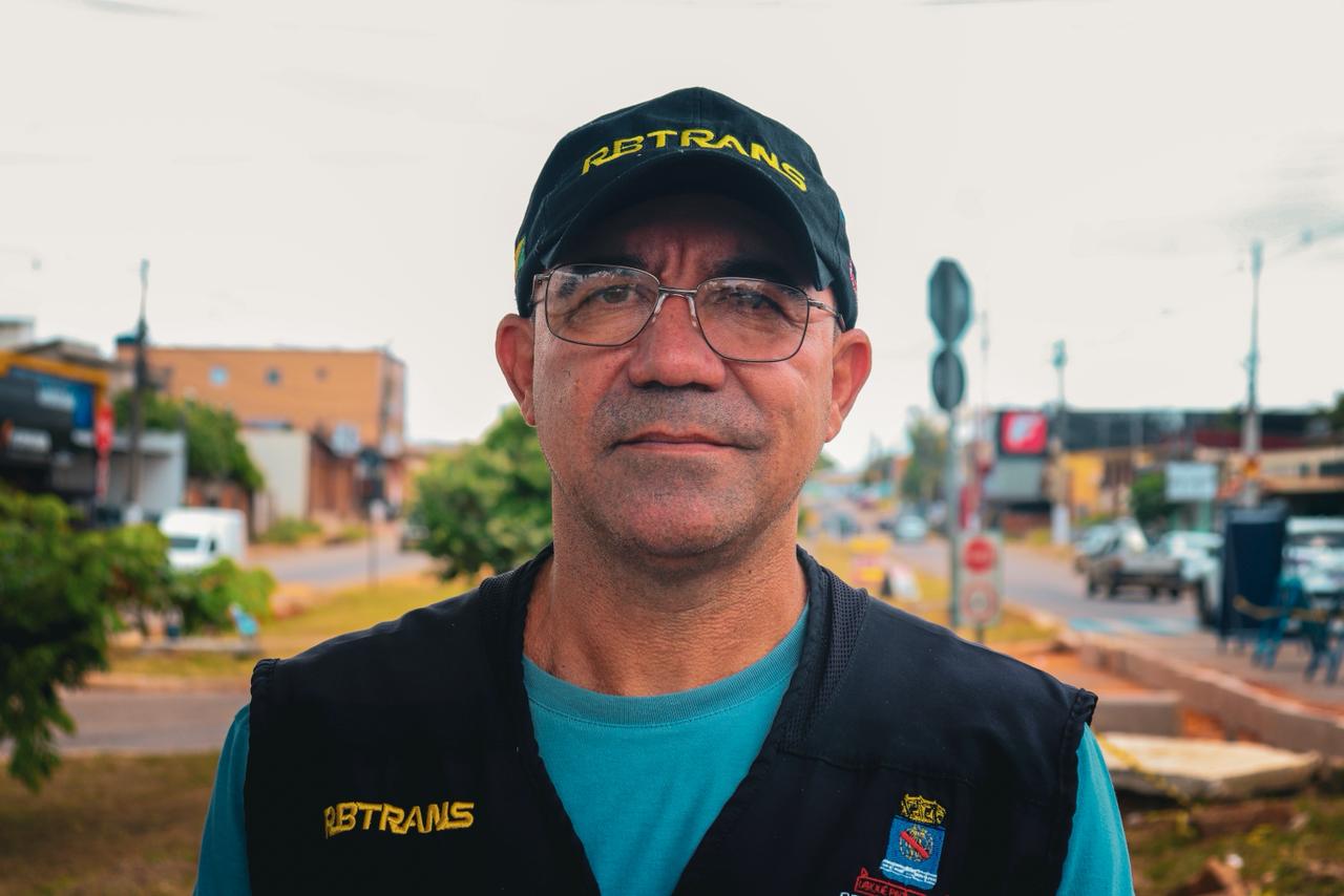 Dois retornos na rua Valdomiro Lopes 6