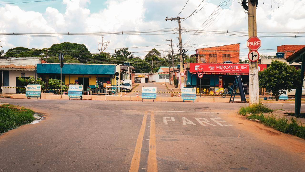 Dois retornos na rua Valdomiro Lopes 9