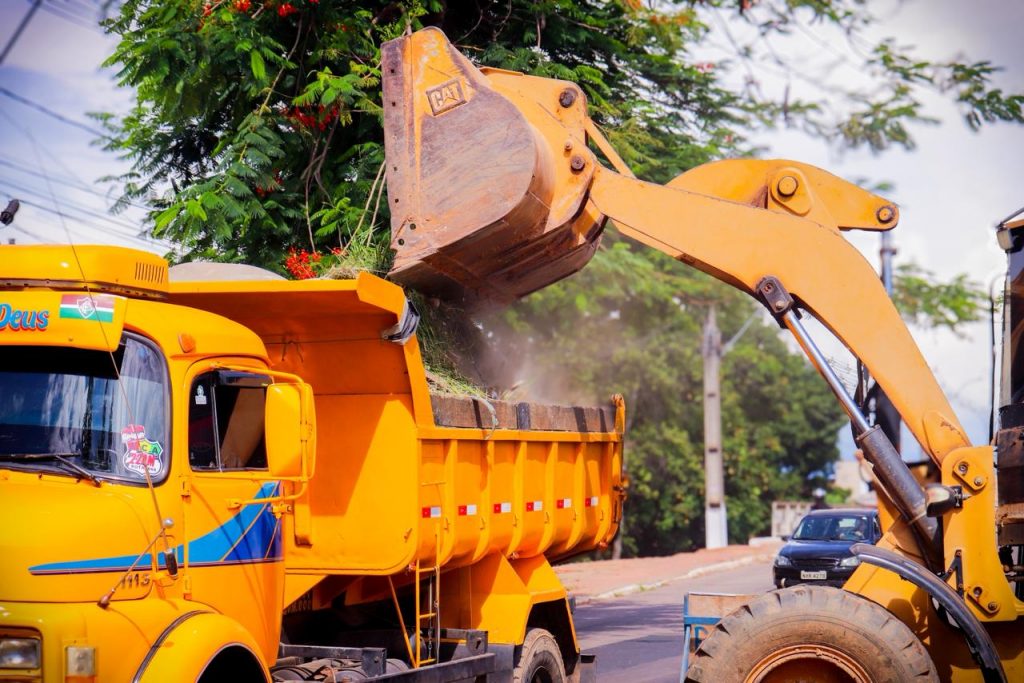 Limpeza Rua Valdomiro Lopes 14