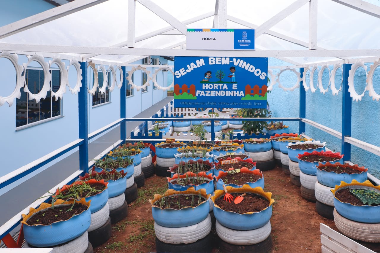 Prefeitura reinaugura e credencia a Escola Luiza Carneiro Dantas 11 1