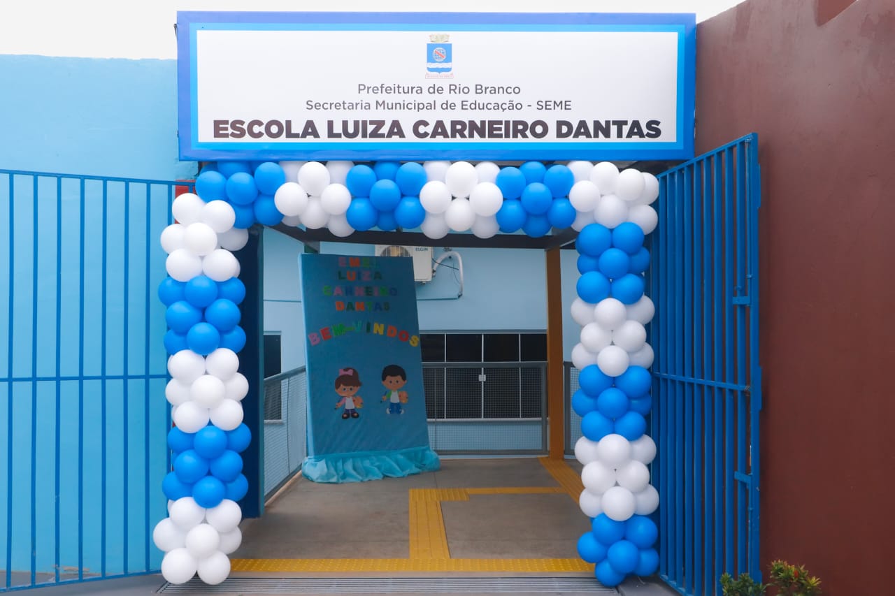Prefeitura reinaugura e credencia a Escola Luiza Carneiro Dantas 14 1