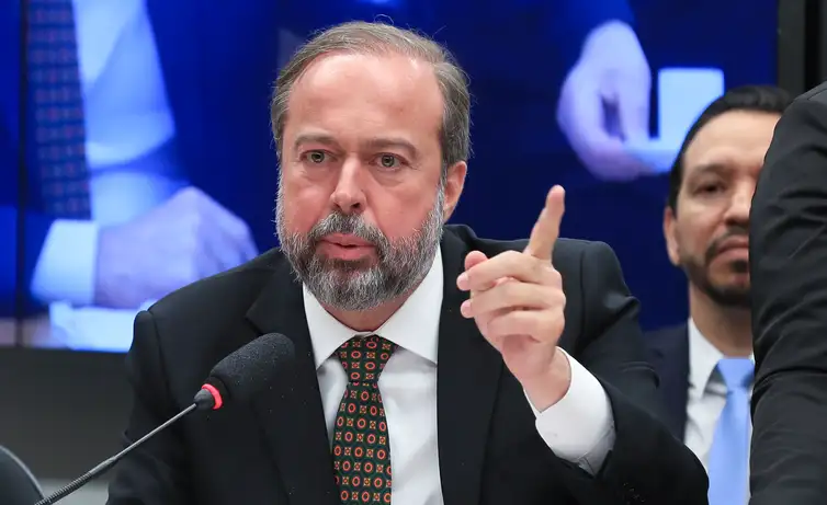 Brasília - 15/10/2025 - Sessão da Comissão de Relações Exteriores e de Defesa Nacional da Câmara realiza audiência pública para ouvir o ministro de Minas e Energia, Alexandre Silveira. Foto: Lula Marques/Agência Brasil.