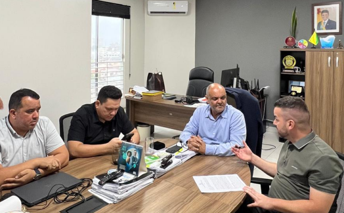 delegado-geral-da-policia-civil-e-prefeito-de-tarauaca-firmam-cooperacao-para-fortalecer-emissao-da-nova-carteira-de-identidade-nacional