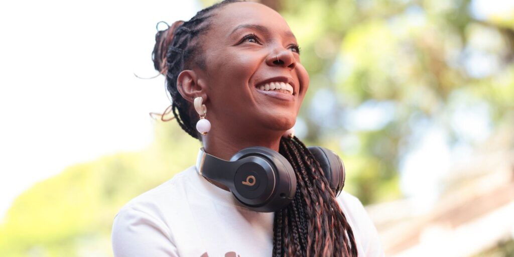 Ativista que quer “calçar o mundo” já distribuiu 60 mil chinelos – Cidade AC News ativista-que-quer-“calcar-o-mundo”-ja-distribuiu-60-mil-chinelos