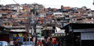 ibge-mostra-que-60%-de-moradores-de-favelas-vivem-em-ruas-sem-arvores