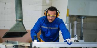 Após terceira queda consecutiva, faturamento industrial cai 2,7% em outubro, diz CNI apos-terceira-queda-consecutiva,-faturamento-industrial-cai-2,7%-em-outubro,-diz-cni