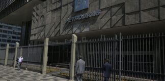 Petroleiros aprovam greve nacional a partir de segunda-feira petroleiros-aprovam-greve-nacional-a-partir-de-segunda-feira