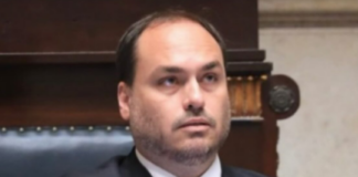 Carlos Bolsonaro renuncia a cargo de vereador no Rio após sete mandatos carlos-bolsonaro-renuncia-a-cargo-de-vereador-no-rio-apos-sete-mandatos